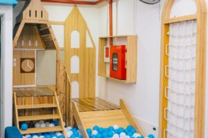 Hoạt động vui chơi tại Kids World Montessori